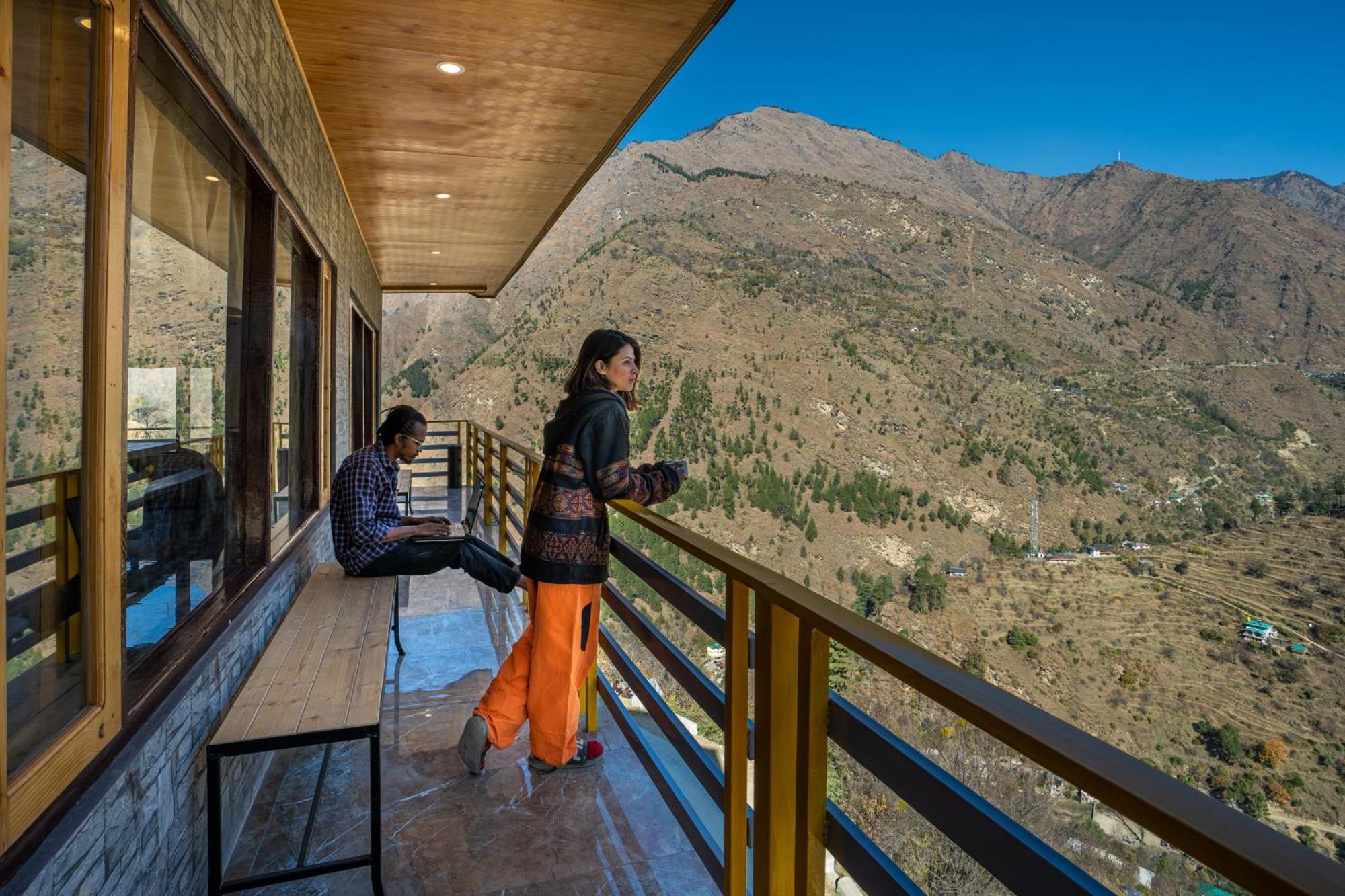 The Hosteller Tirthan Valley Gushaini ภายนอก รูปภาพ